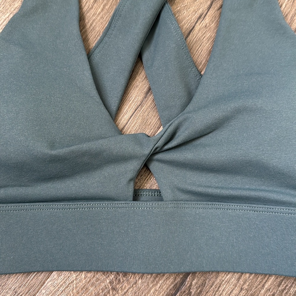 Oasis Twist Medium Impact Sports Bra in Storm Slate - Picture 7 of 10